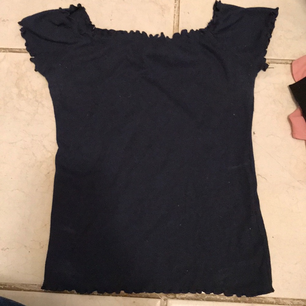 🥳 5 for $25 🥳 Hollister shirt